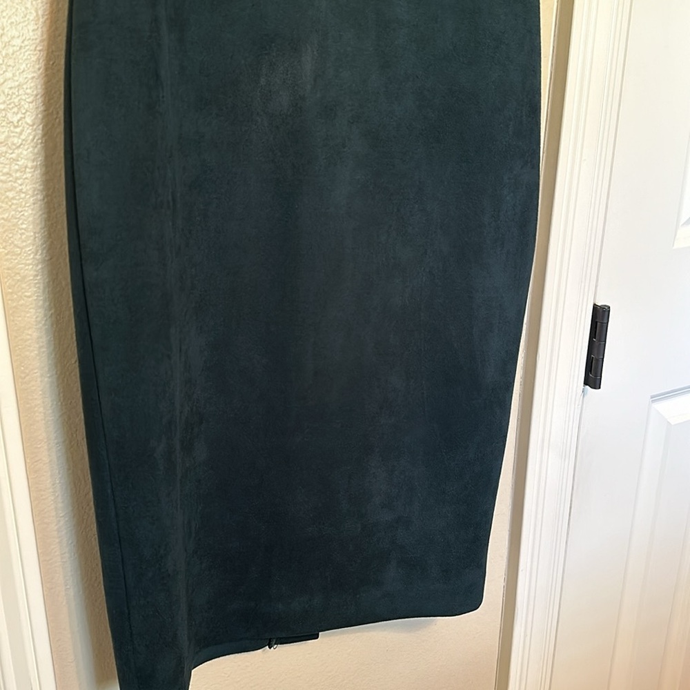 Calvin Klein sleeveless forest green sheath dress with gold zip in front - Picture 3 of 4